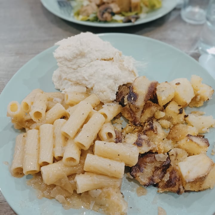 review photo of O Grin Piatto terno: genovese, hummus e patate arrostite shared by @robinciao on 27 Aug 2022 - review