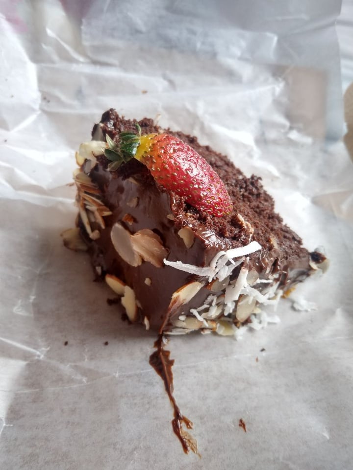 photo of Restaurante Vegano Cardamomo Torta de chocolate shared by @colombianavegana on  14 Mar 2020 - review