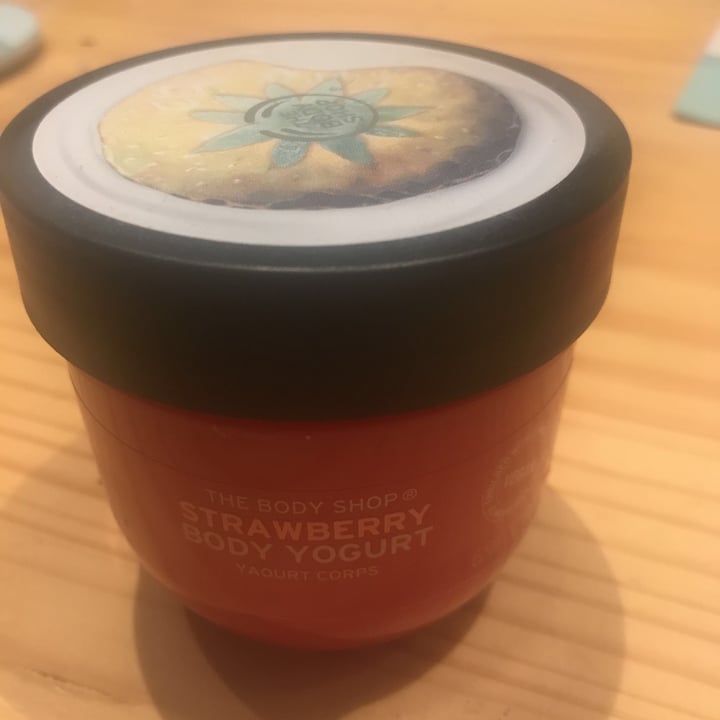 photo of The Body Shop Body butter - beurre Corporel fraise shared by @kriistie on  19 Sep 2021 - review