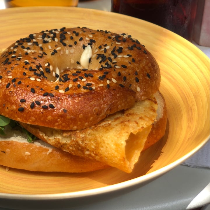 review photo of Simple Fresh Eatery & Coffee Bar Breakfast Bagel (Torta de Garbanzo) shared by @glorianacalvo on 14 Sep 2021 - review