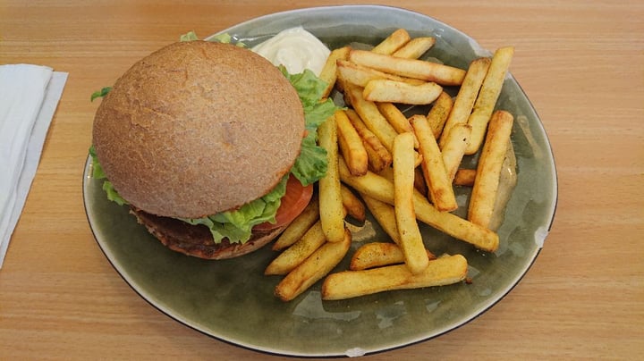 review photo of Veganel Restaurant & Pizzeria Lupinsky Burger Monkey Style shared by @denebi on 08 Mar 2020 - review