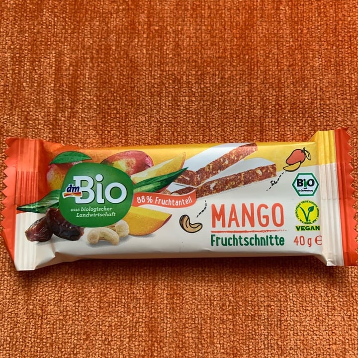 photo of dmBio Mango Fruitbar | Mango Fruchtschnitte shared by @slovenianveganfinds on  21 Jan 2021 - review