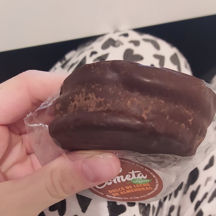 review photo of Cometa Alfajor Con Dulce De Leche De Almendras shared by @viqui17 on 01 Dec 2021 - review