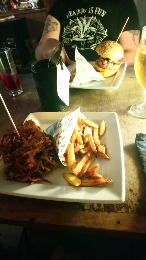 review photo of Avalon Pub & VR Gaming Vegan Burger shared by @mia31 on 10 Mar 2020 - review