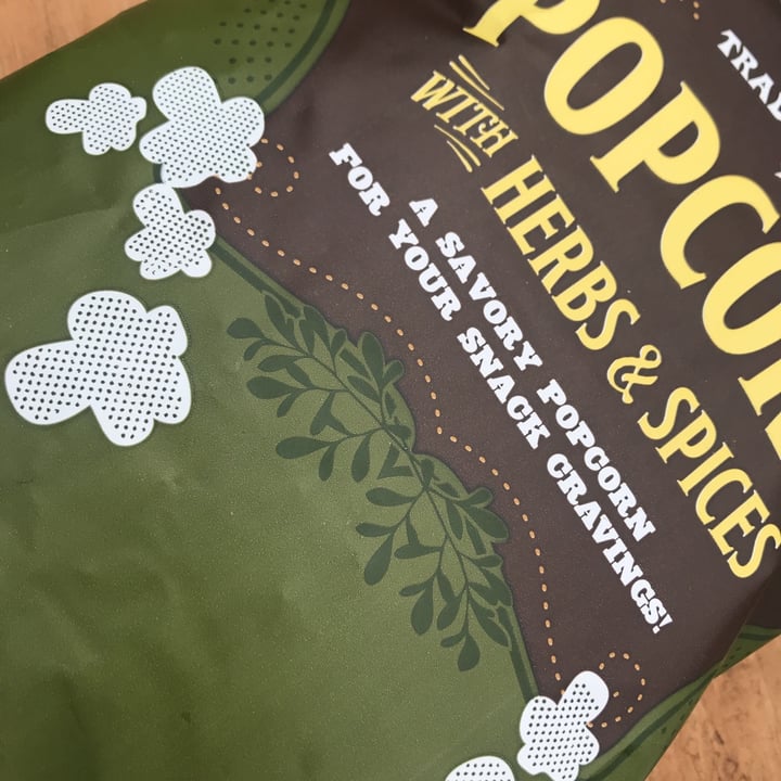 review photo of Trader Joe's Popcorn with herbs and spices shared by @boolopez on 15 May 2021 - review