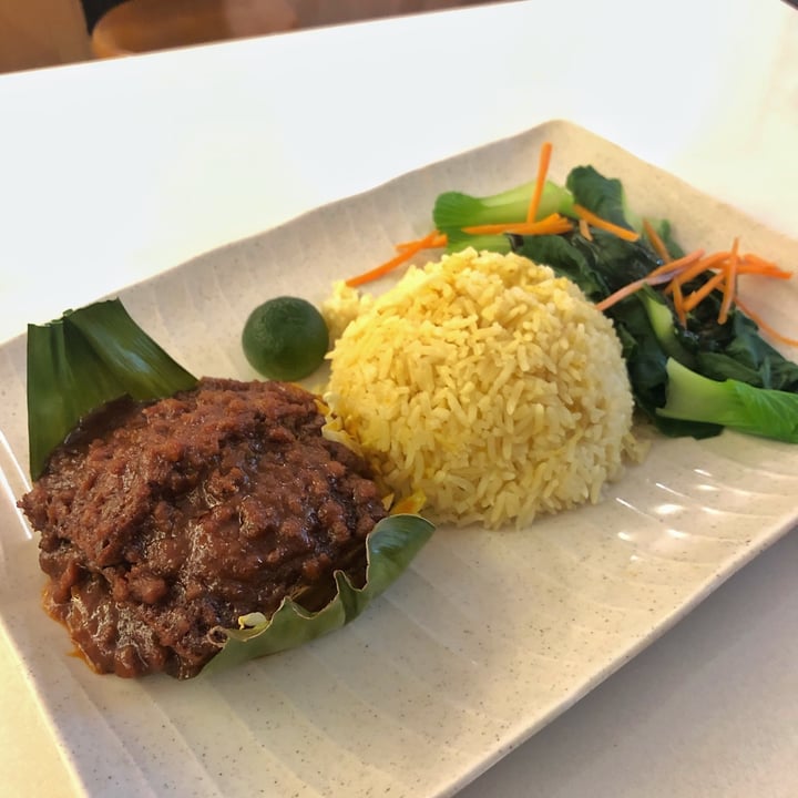 review photo of Red Apple Veggie Café Banana Leaf Baked Fish 蕉叶烤鱼 shared by @sutris on 20 Dec 2021 - review