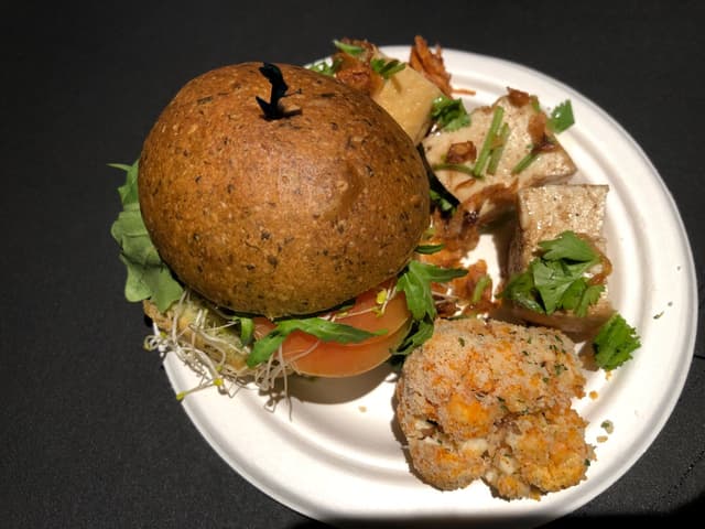 「vegan lunch at just co event」の料理の写真