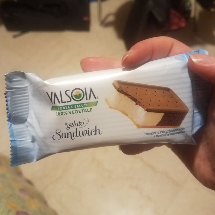 photo of Valsoia 8 sandwich il gelato shared by @vicanarc on  29 Jun 2022 - review