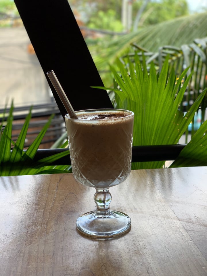 photo of NEON PALMS Banana bliss smoothie shared by @peasfulpea on  06 Jul 2019 - review