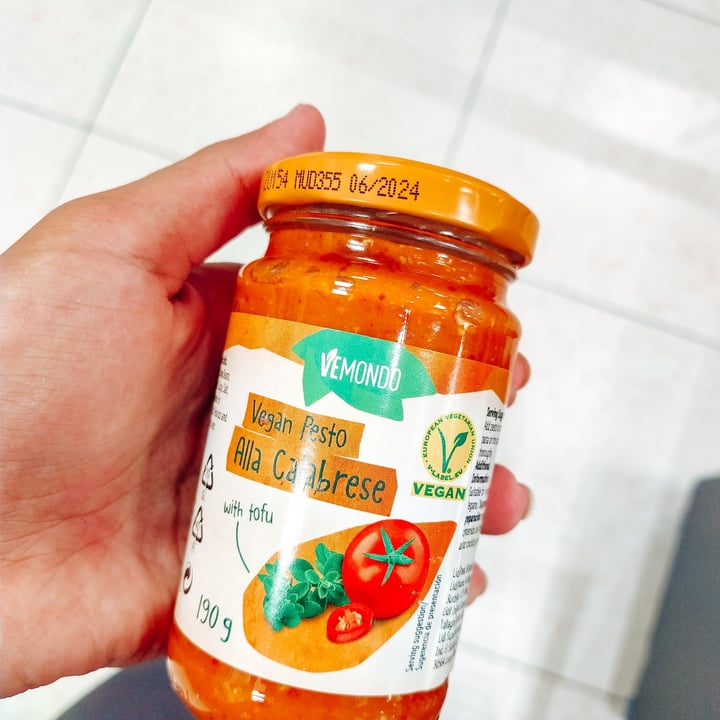 review photo of Vemondo Vegan pesto Alla Calabrese shared by @veganhumanok on 31 Jul 2021 - review