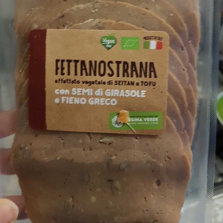 photo of Fettanostrana  affettato vegetale di seitan e tofu con semi di girasole e fieno greco shared by @elly02 on  26 Apr 2022 - review