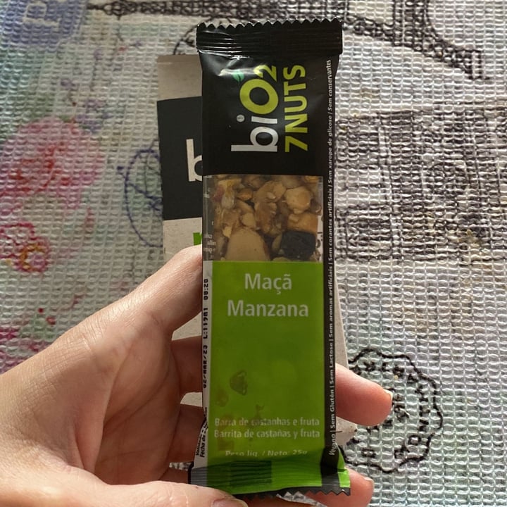 photo of biO2 Barra de castanhas e fruta sabor maça shared by @camilablessa on  13 May 2022 - review
