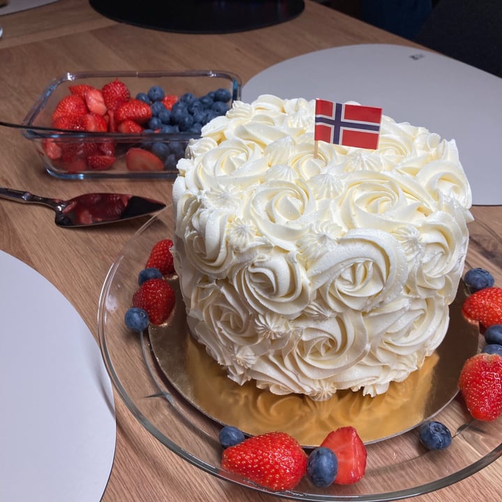 review photo of Cake Sisters Oslo 17. Mai Cake shared by @nicoleregine on 09 Jun 2021 - review