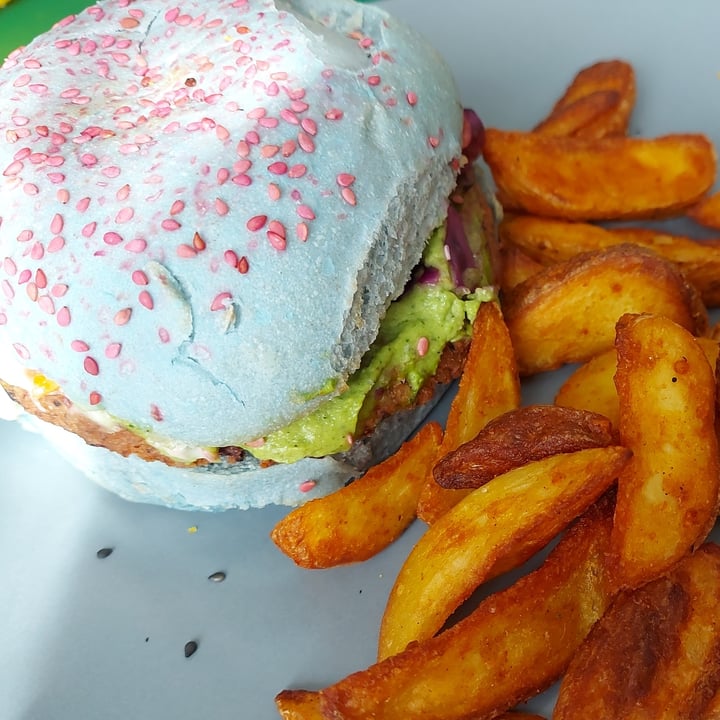 photo of Flower Burger Puffo edition shared by @anninaerre on  22 Mar 2022 - review