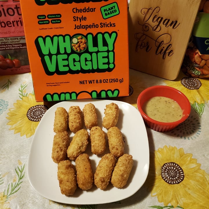photo of Wholly veggie Cheddar Style Jalapeño Sticks shared by @keyz2026 on  26 May 2022 - review