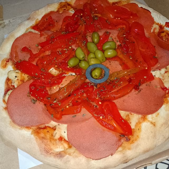 Photo of the dish “Pizza jamón vegetal y morron”