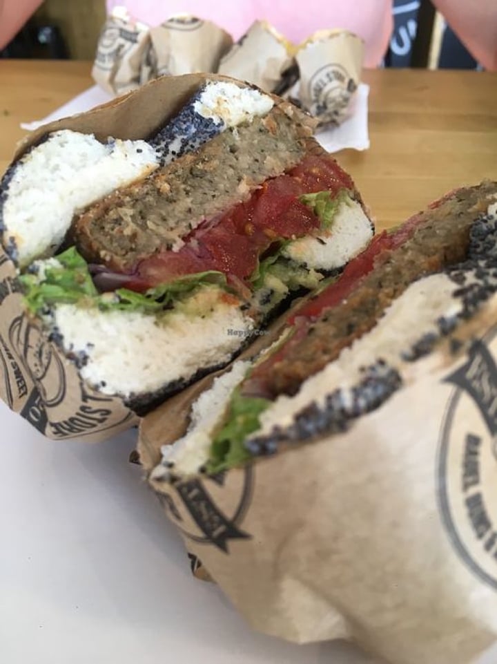photo of Bagel Store Vegan Guacamole shared by @thyra-bj on  13 Mar 2020 - review