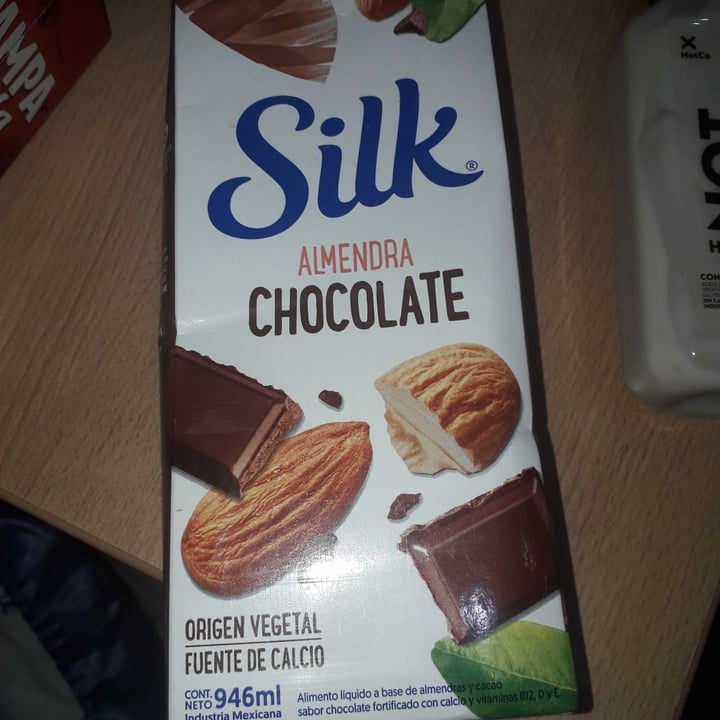 photo of Silk Bebida de Almendra sabor Chocolate shared by @camilatikle on  18 Jan 2022 - review