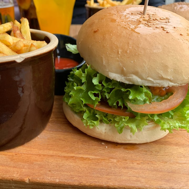 photo of Pilsner Urquell Original Restaurant Vegetarian Burger shared by @giordanasab on  01 Nov 2021 - review