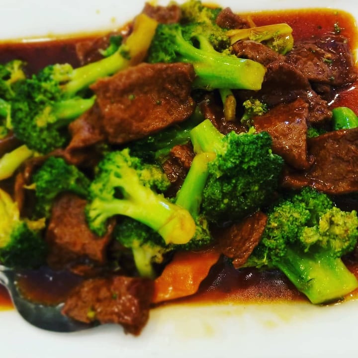 photo of VeGreen Vegetarian Fusion Restaurant Beef and broccoli shared by @annzers on  08 Jul 2019 - review