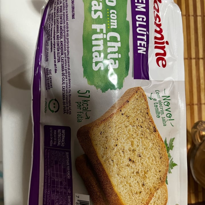 review photo of Jasmine Pão com chia e ervas finas shared by @febotechia on 15 Aug 2022 - review