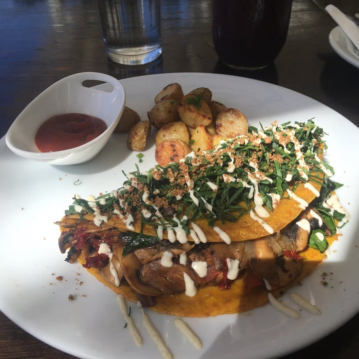 photo of The Pitted Date Vegan Restaurant, Bakery and Café Huevos Racheros shared by @avecdeschiens on  22 May 2021 - review