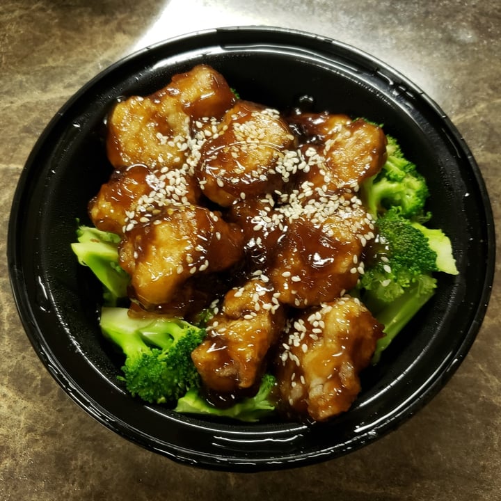 photo of Asia Wok Meatless Sesame Chicken shared by @metalmel666 on  01 Mar 2022 - review