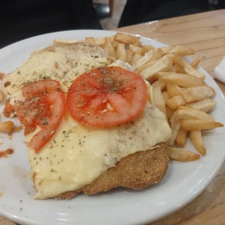 review photo of Dolce Vita Milanesa napolitana de seitan con papas shared by @lelemore on 22 Jul 2021 - review