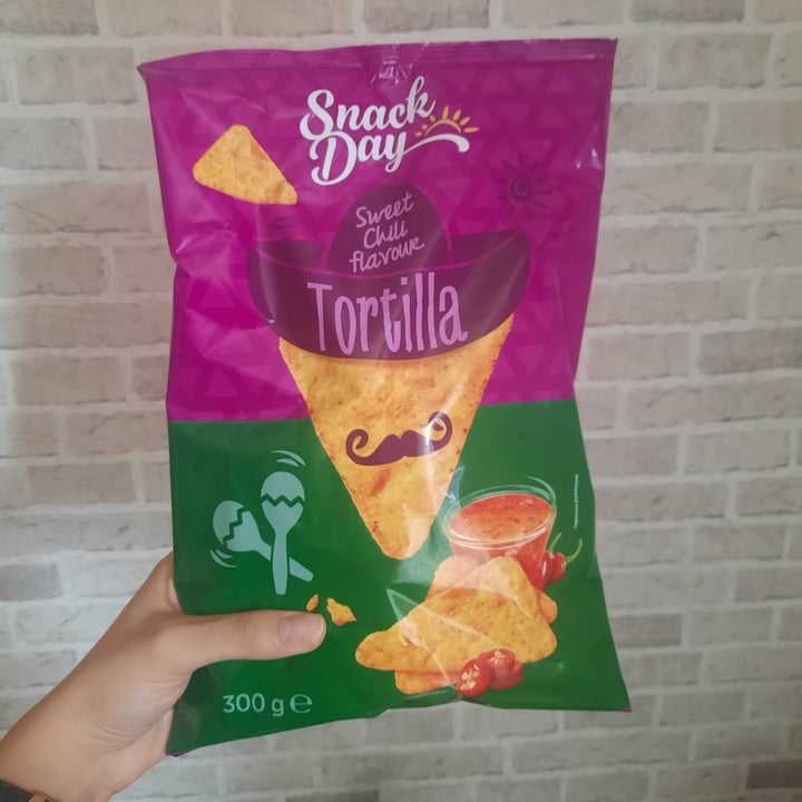 review photo of Snack Day Sweet chili flavour Tortillas shared by @nonsonoveganoma on 16 Sep 2022 - review