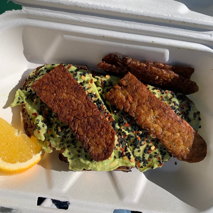 photo of Huriyali Avocado Toast With Tempeh shared by @annahopkins on  03 Jan 2021 - review