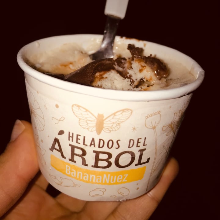 photo of Helados del Árbol Helado de banana con salsa de chocolate y nuez shared by @camilat on  13 Jul 2020 - review