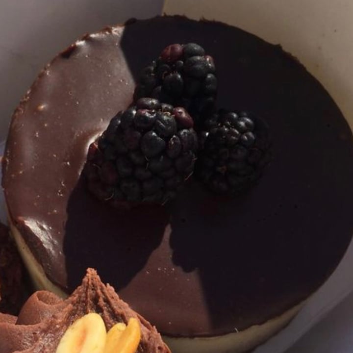 photo of Sinners & Saints Desserts Vegan Chocolate Coconut Cheesecake shared by @stephaniechen on  11 May 2020 - review