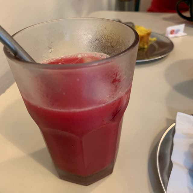 菜肴“Jugo Prensado Rojo”的照片
