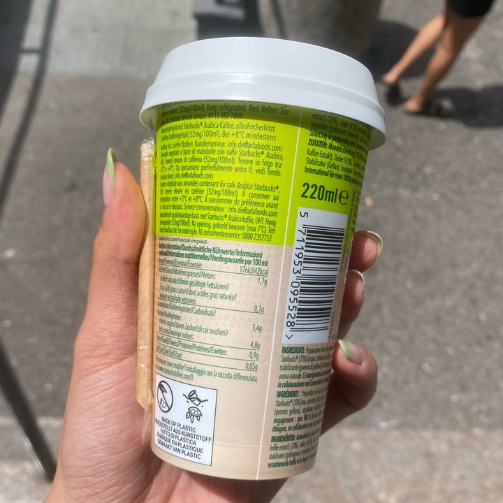 photo of Starbucks Almond Based Iced Coffee shared by @lucr3ziagalli on  23 Jun 2022 - review