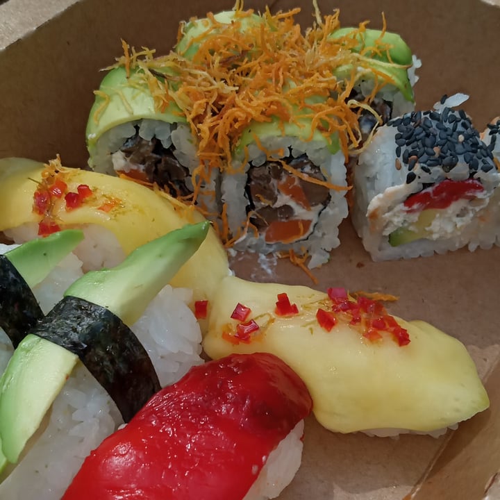 photo of Let it V - Vegan Sushi Tabla Hey Jude shared by @rominacon on  26 Sep 2020 - review