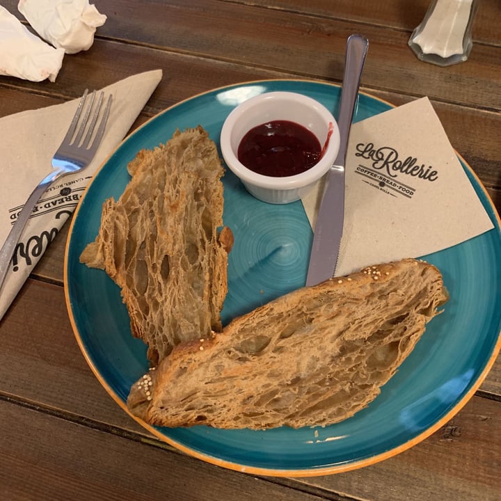 photo of La Rollerie Croissant Vegano shared by @emeparejo on  14 Dec 2019 - review
