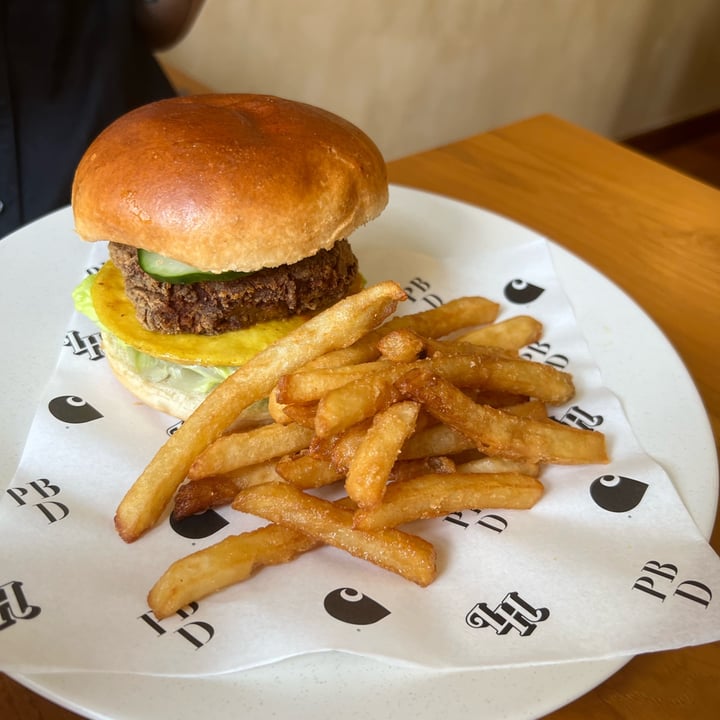 photo of Love Handle  Nasi Lemak Burger shared by @smolnonling on  11 Aug 2022 - review