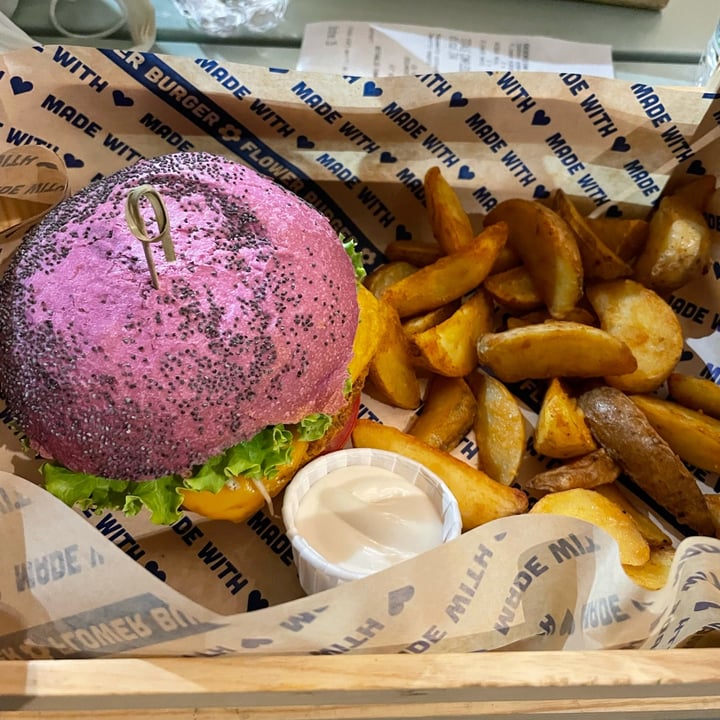 photo of Flower Burger Roma Cherry Bomb shared by @theveganent on  04 Oct 2021 - review