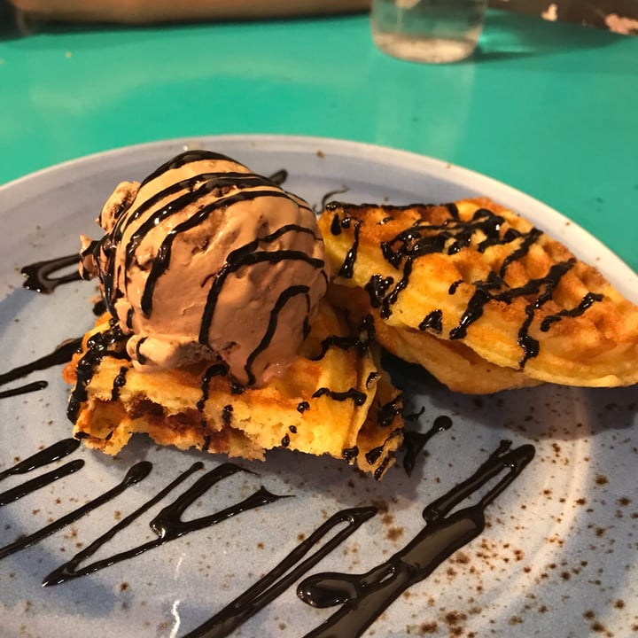 photo of Well Dressed Salad Bar Fluffy Vaffles with Vegan Ice Cream shared by @applepancakes on  03 Feb 2019 - review