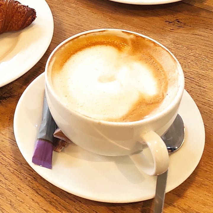 review photo of Coffee Fellows - Kaffee, Bagels, Frühstück Oat Milk Cappuccino shared by @niklabelloli1 on 09 Dec 2022 - review