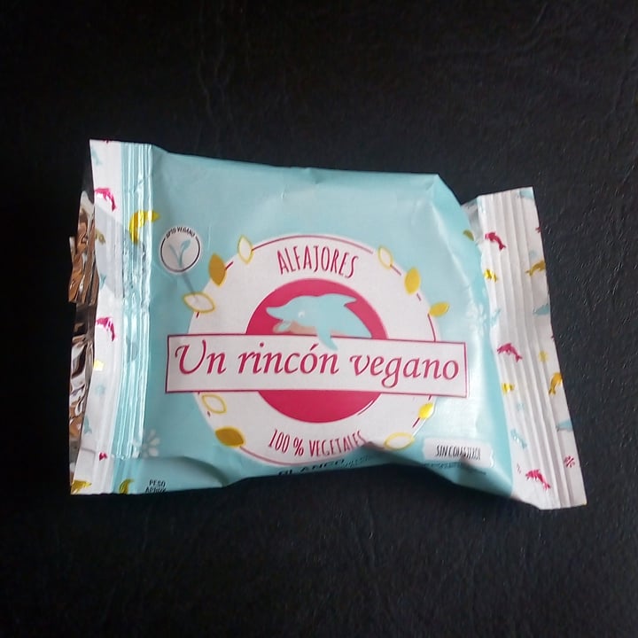review photo of Un Rincón Vegano Alfajor Chocolate Blanco shared by @itssolci on 29 Oct 2020 - review