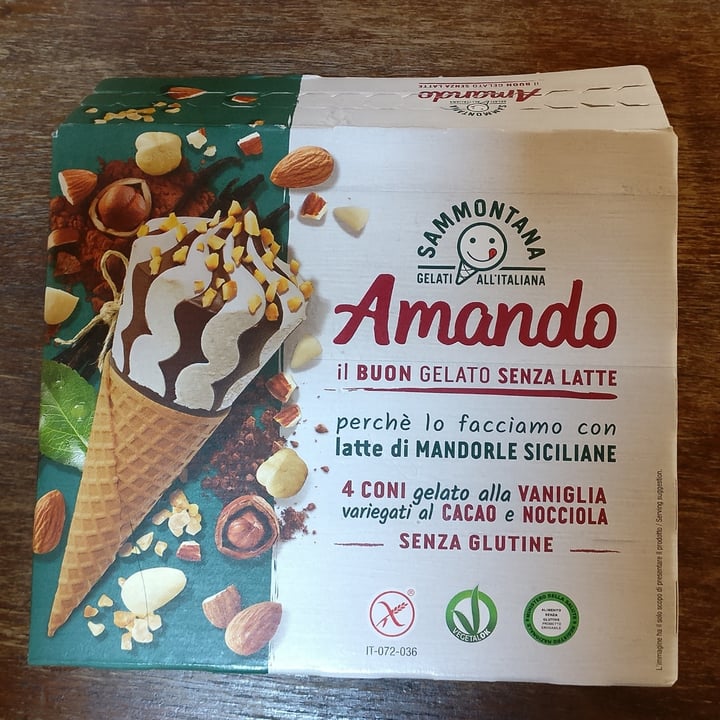 photo of Sammontana Coni gelato alla vaniglia variegati al cacao e nocciole shared by @lorella84 on  21 Jul 2022 - review