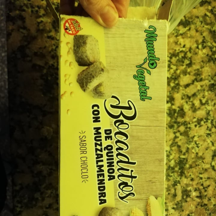 photo of Mundo Vegetal Bocaditos de quinoa con muzzalmendra sabor choclo shared by @carolinacurci on  15 Nov 2022 - review