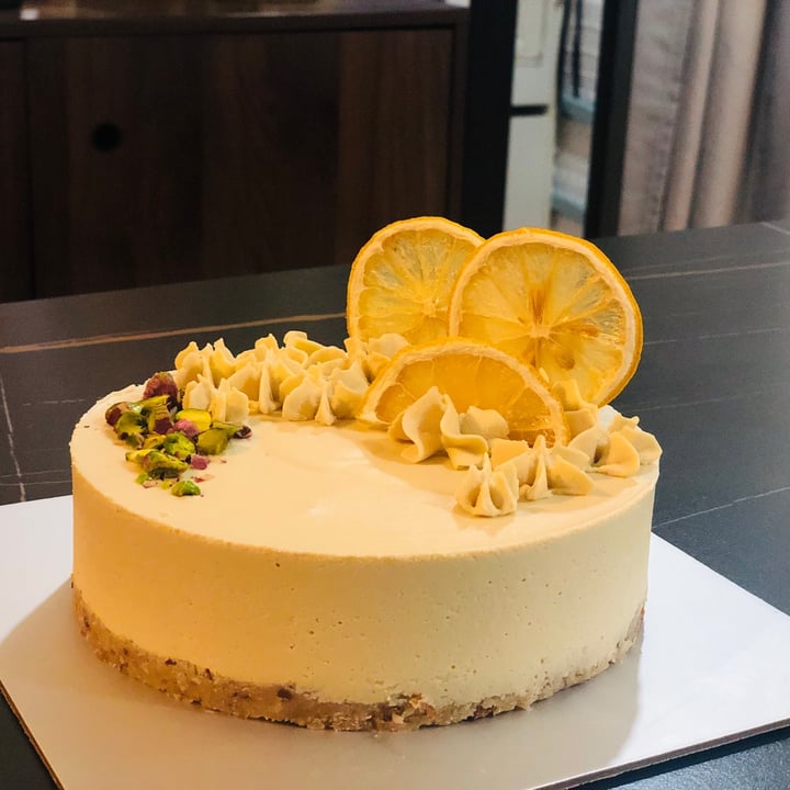 review photo of Cake botanica Lemon Cashew Cream Cake shared by @xinqiooi18 on 04 Apr 2021 - review