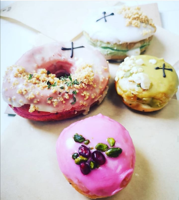 photo of Crosstown - Doughnuts and Coffee A Selection Of Vegan Doughnuts shared by @plantbasedexplorer on  02 Dec 2019 - review