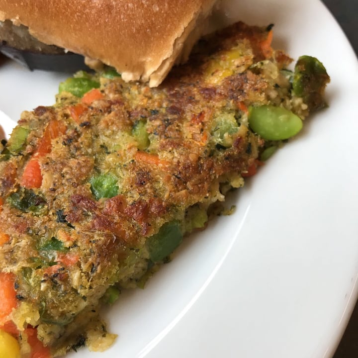 review photo of Dewick-MacPhie Dining Center 10 veggie burger shared by @healthnut on 02 Oct 2018 - review