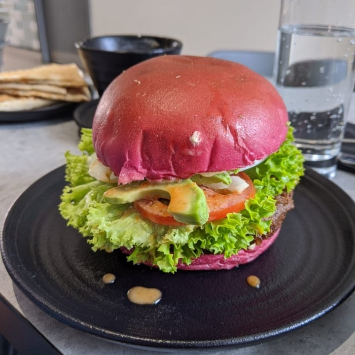 photo of EAT LEBÖ Vegan Vibes Burger shared by @alfiejameshall on  11 Sep 2020 - review