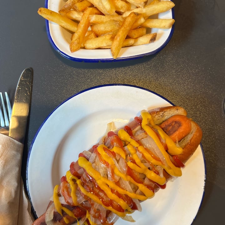 photo of V Rev Vegan Diner Pizza Hot Dog shared by @julietvampire2 on  26 Apr 2022 - review