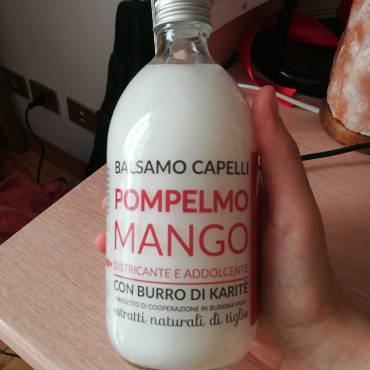 photo of Negozio Leggero Balsamo Capelli Pompelmo e Mango shared by @thecatcherintherye on  25 Apr 2021 - review