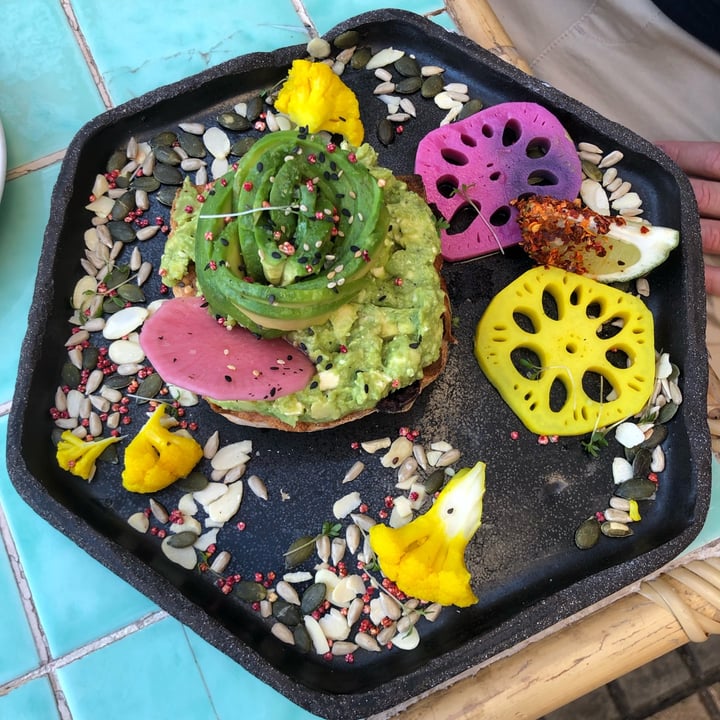 photo of Brunch And Cake Tostada de aguacate shared by @noelite on  20 Feb 2022 - review